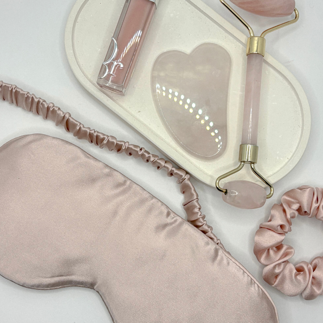 Kivien Silk DUO miego akių kaukė + plaukų gumytė „Lychee Pink”